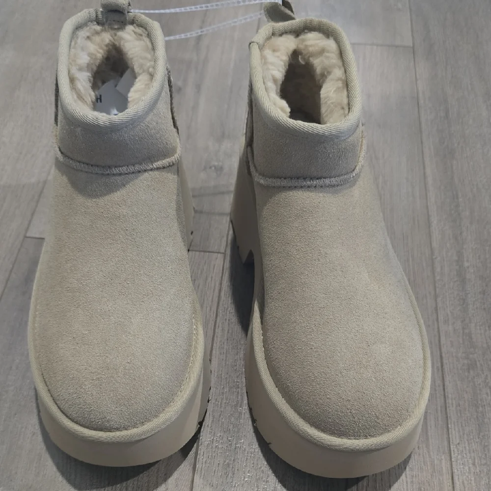 UGG Women Block Platform Boots New W/O Tag - Picture 3 of 3